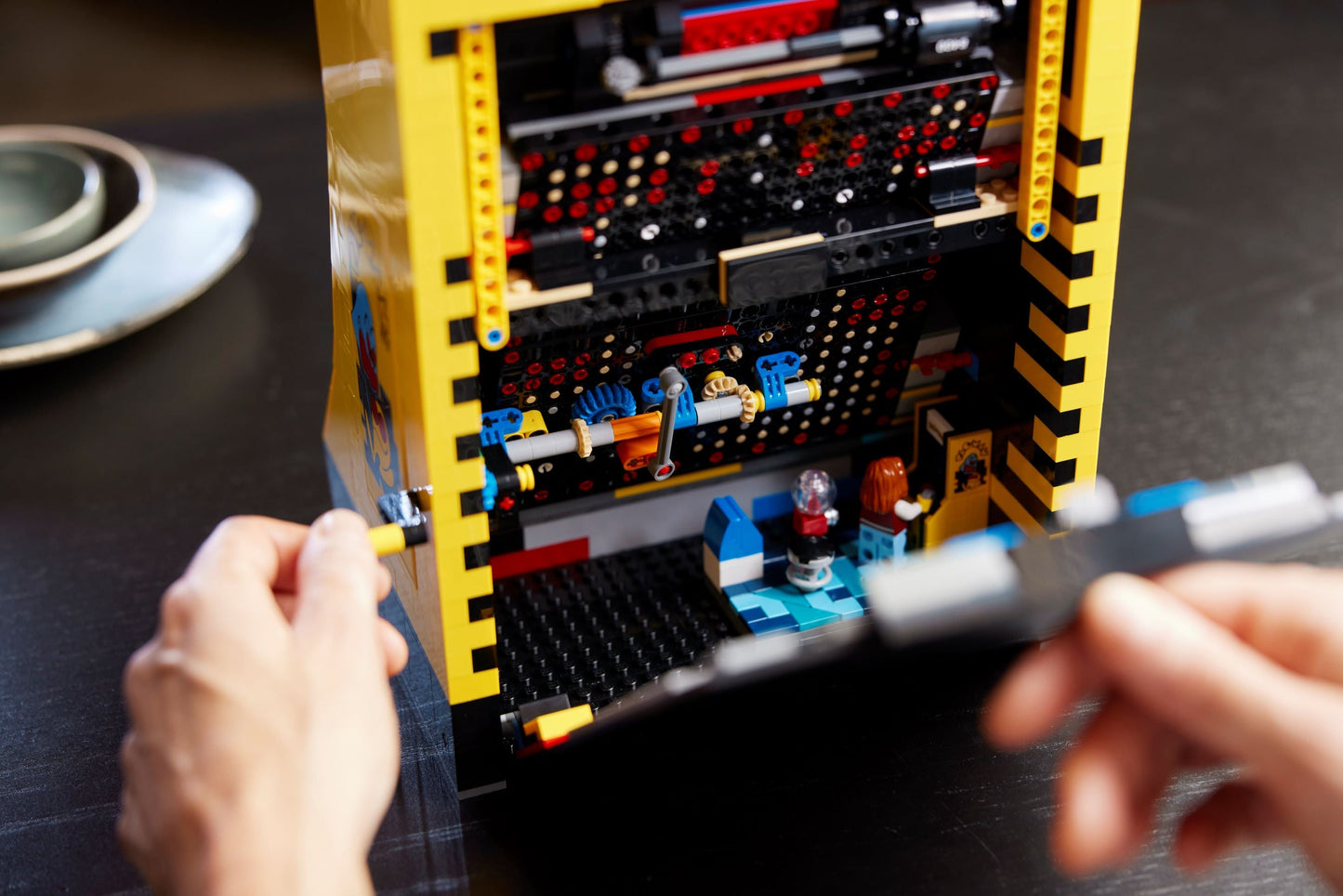 LEGO Icons PAC-MAN Arcade Building Set 10323
