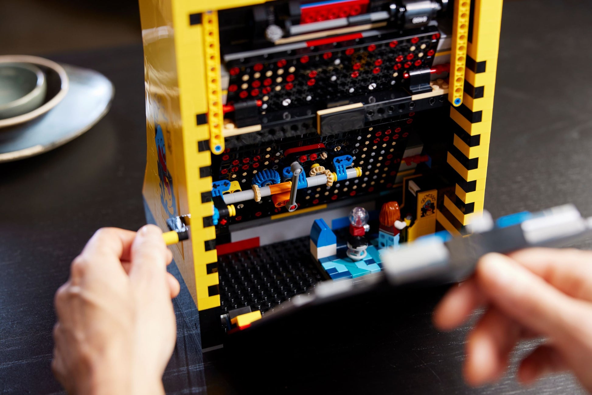LEGO Icons PAC-MAN Arcade Building Set 10323