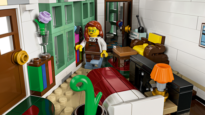LEGO Icons Shopping Street Building Set 11371