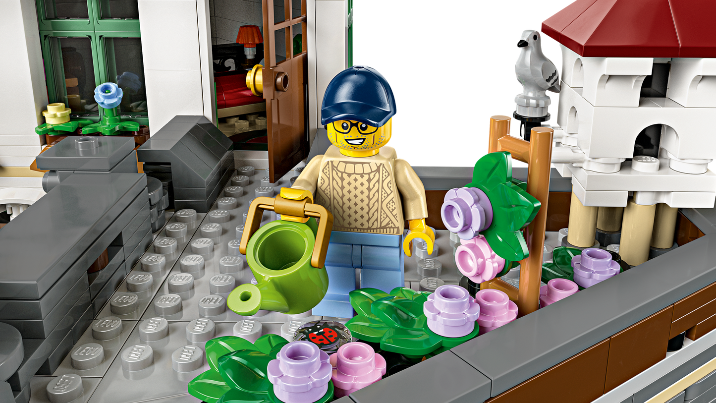 LEGO Icons Shopping Street Building Set 11371