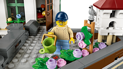 LEGO Icons Shopping Street Building Set 11371