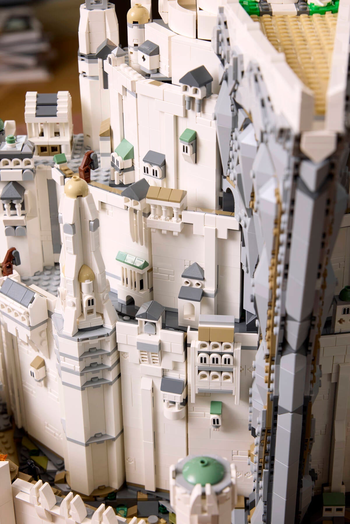 LEGO Icons The Lord of the Rings: Minas Tirith Building Set 11377